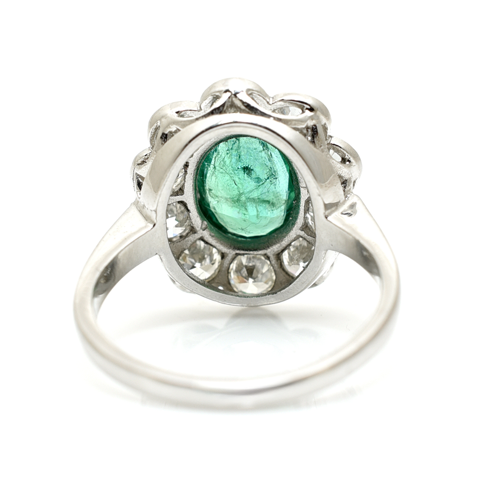 Beautiful Emerald & Diamond Cluster Ring - Image 3