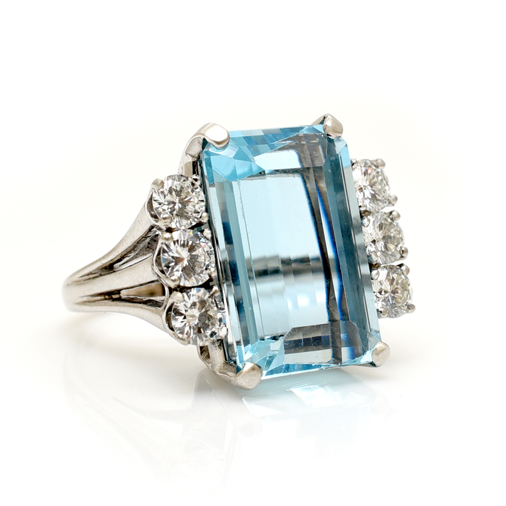 Stunning Vintage Aquamarine & Diamond Ring - Image 2