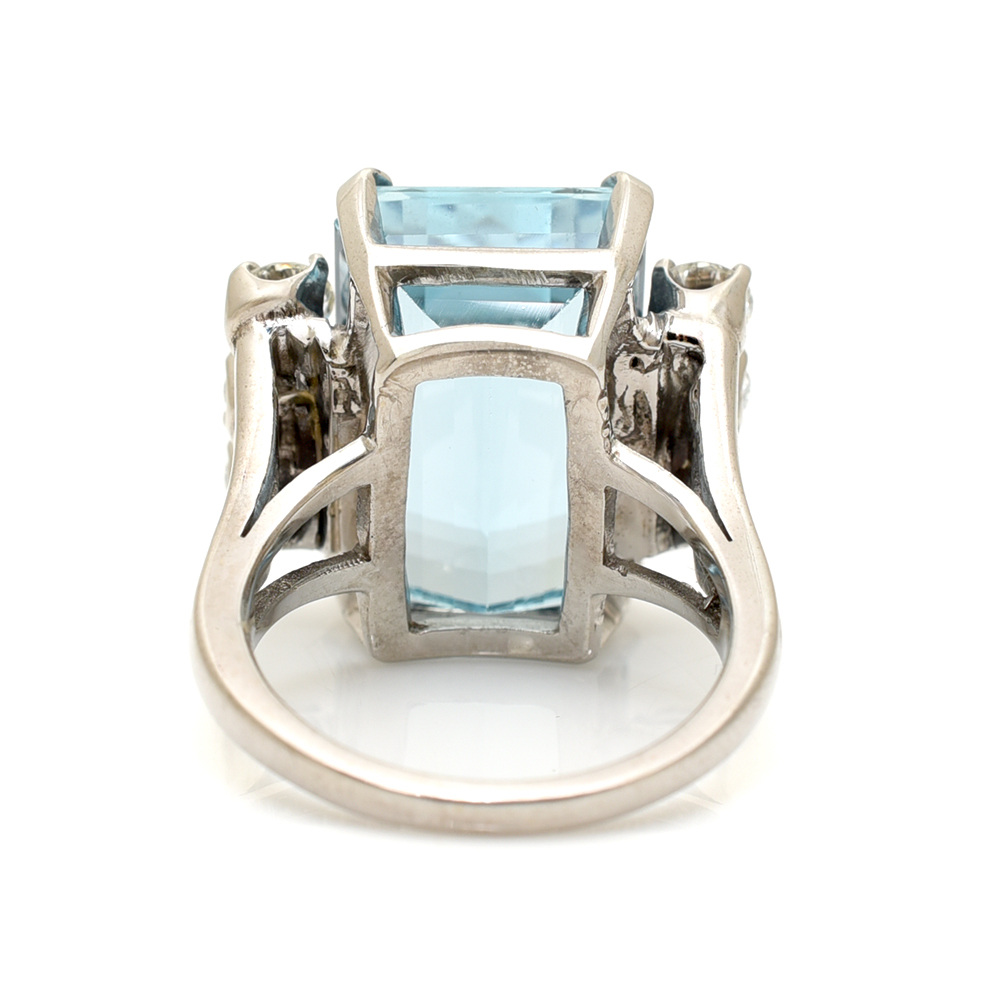 Stunning Vintage Aquamarine & Diamond Ring - Image 3